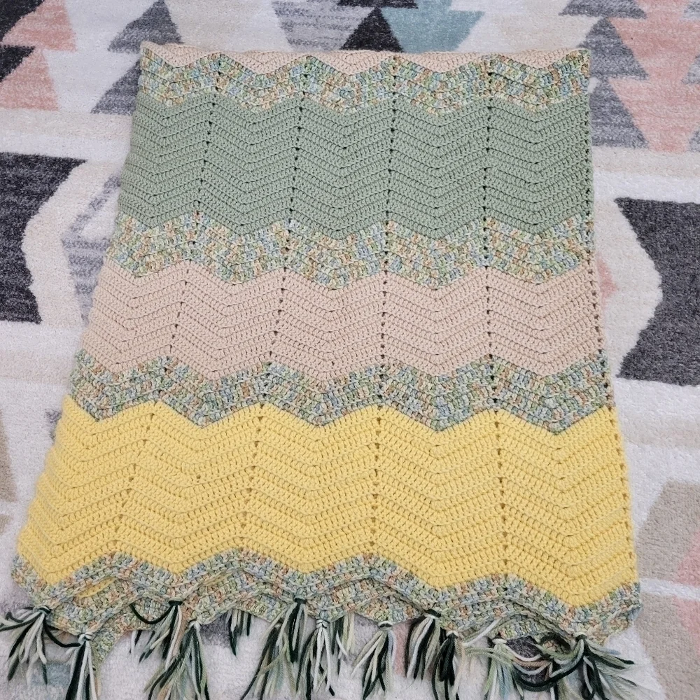 HANDKNIT Chevron stripe Crochet Lap Blanket 48 x 62